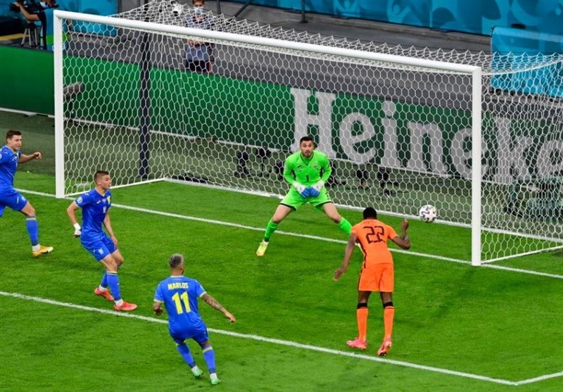 نبرد جذاب هلند و اوکراین در پایان نیمه نخست برنده نداشت