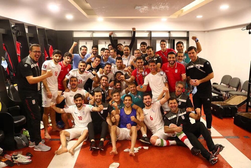 تصویری از شادی بازیکنان تیم ملی ایران در رختکن پس از بردن بحرین